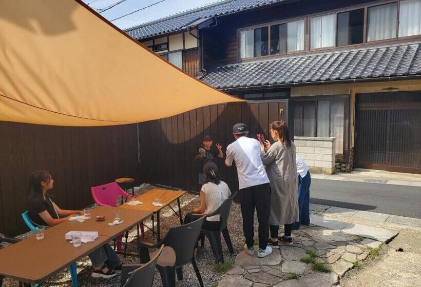 پانسیون 鷹とあそべる海辺のカフェ&ゲストハウスことひ