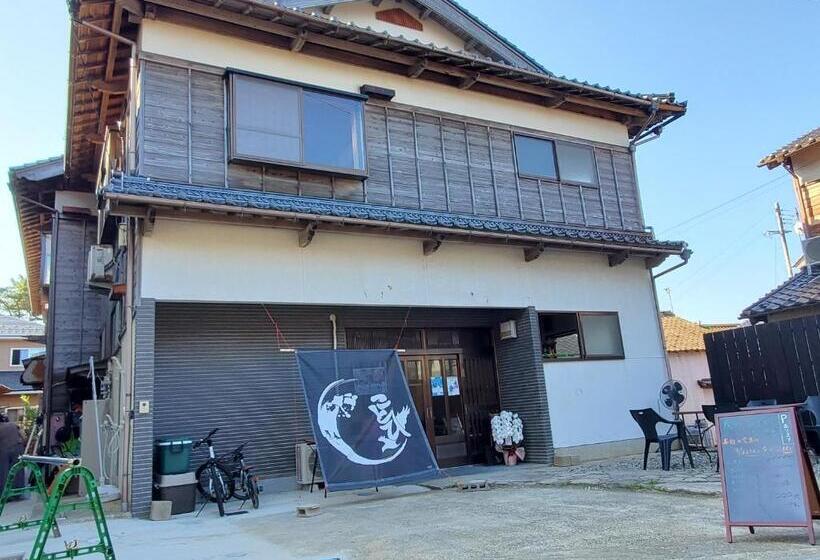 پانسیون 鷹とあそべる海辺のカフェ&ゲストハウスことひ