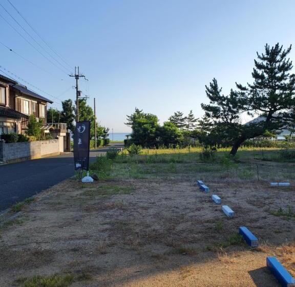 پانسیون 鷹とあそべる海辺のカフェ&ゲストハウスことひ