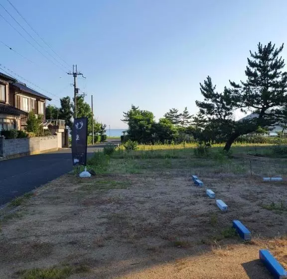 پانسیون 鷹とあそべる海辺のカフェ&ゲストハウスことひ