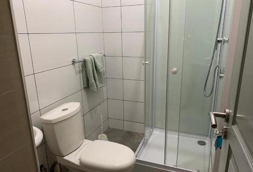 پانسیون J Martins Apart