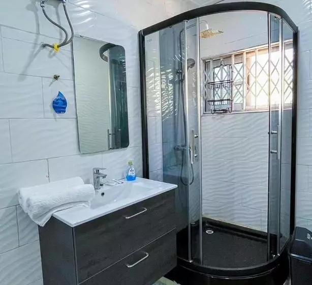 ペンション Private Room In Ashongman   Accra #t001