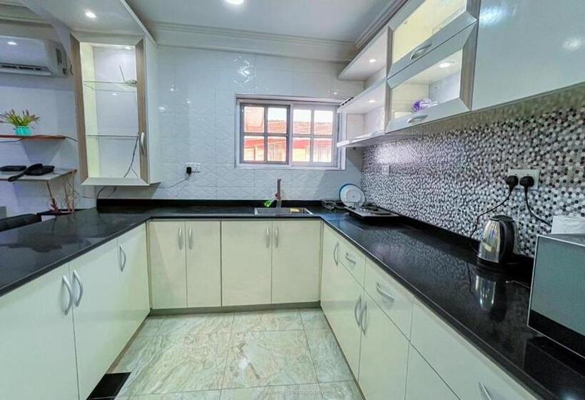 Пансион Private Room In Ashongman Accra #t001