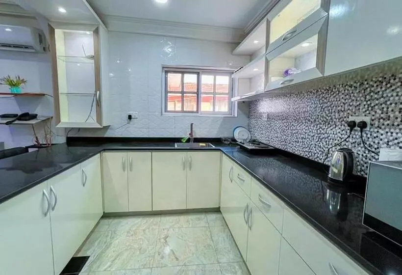 ペンション Private Room In Ashongman   Accra #t001