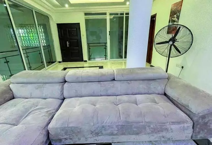 ペンション Private Room In Ashongman   Accra #t001