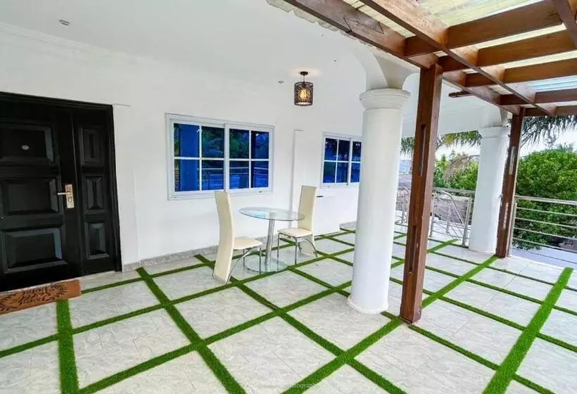 ペンション Private Room In Ashongman   Accra #t001