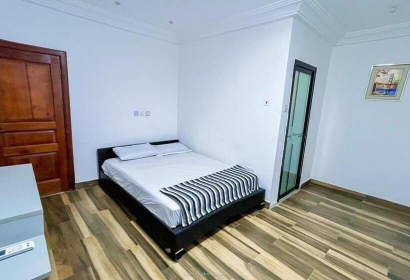 Пансион Private Room In Ashongman Accra #t001