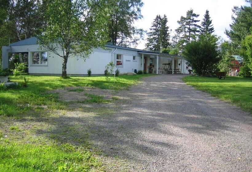 ペンション Saarnimaja