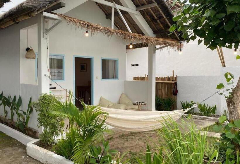 Пансион Surf Shack Grupuk