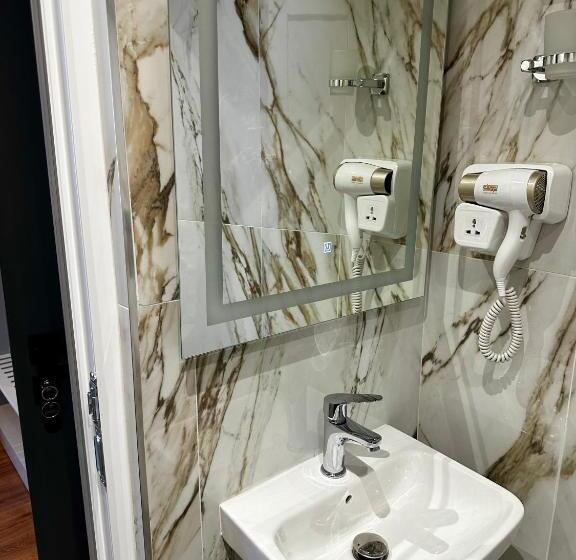 Sky View Hotel & Restaurant