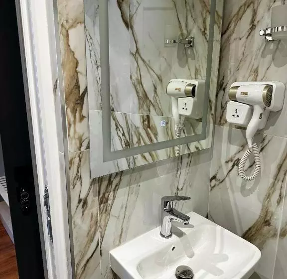 Sky View Hotel & Restaurant