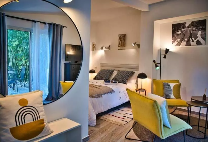 ベッドアンドブレックファースト Le Mas Des Aires   Chambres D Hôtes   Blauzac  Uzès   Pont Du Gard