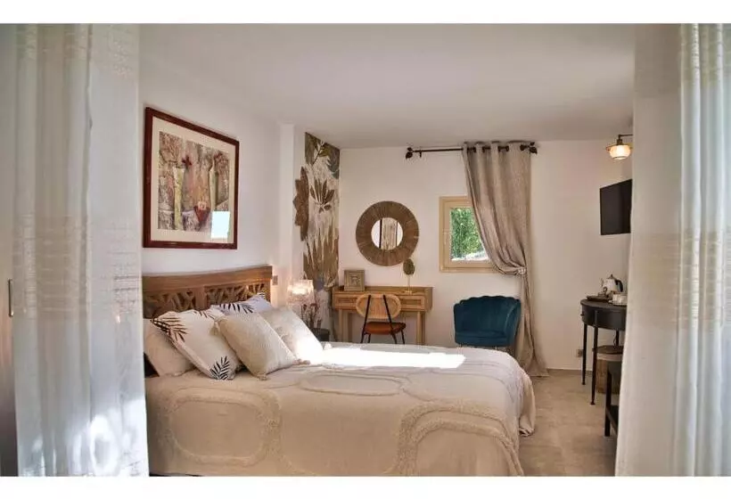 ベッドアンドブレックファースト Le Mas Des Aires   Chambres D Hôtes   Blauzac  Uzès   Pont Du Gard