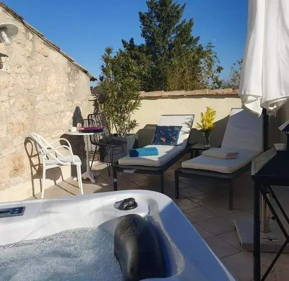 ベッドアンドブレックファースト Le Mas Des Aires   Chambres D Hôtes   Blauzac  Uzès   Pont Du Gard