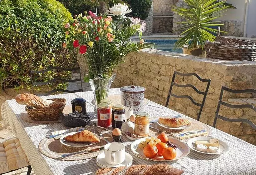 ベッドアンドブレックファースト Le Mas Des Aires   Chambres D Hôtes   Blauzac  Uzès   Pont Du Gard