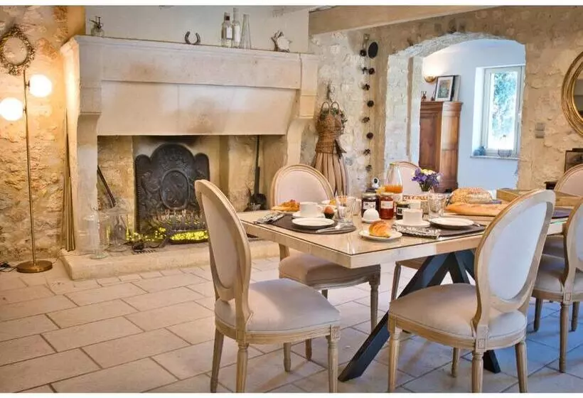 ベッドアンドブレックファースト Le Mas Des Aires   Chambres D Hôtes   Blauzac  Uzès   Pont Du Gard