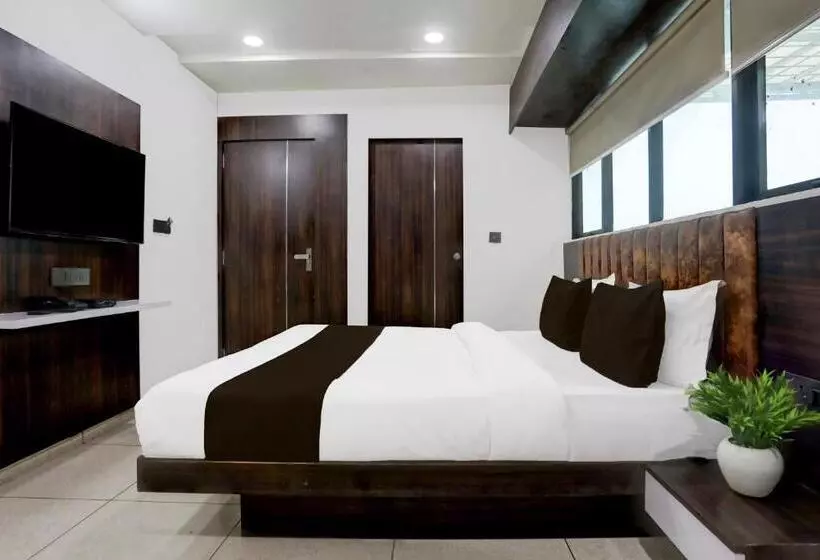 Super Hotel O Nana Chiloda Near Airport