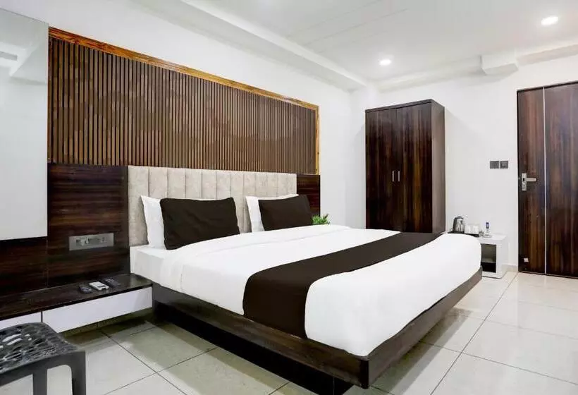 Super Hotel O Nana Chiloda Near Airport