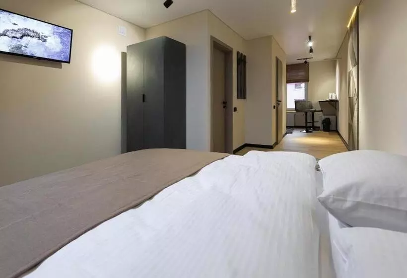 Discovery Garden Apartments