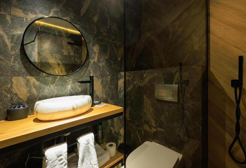 Discovery Garden Apartments