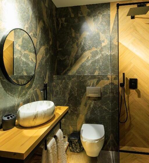 Discovery Garden Apartments