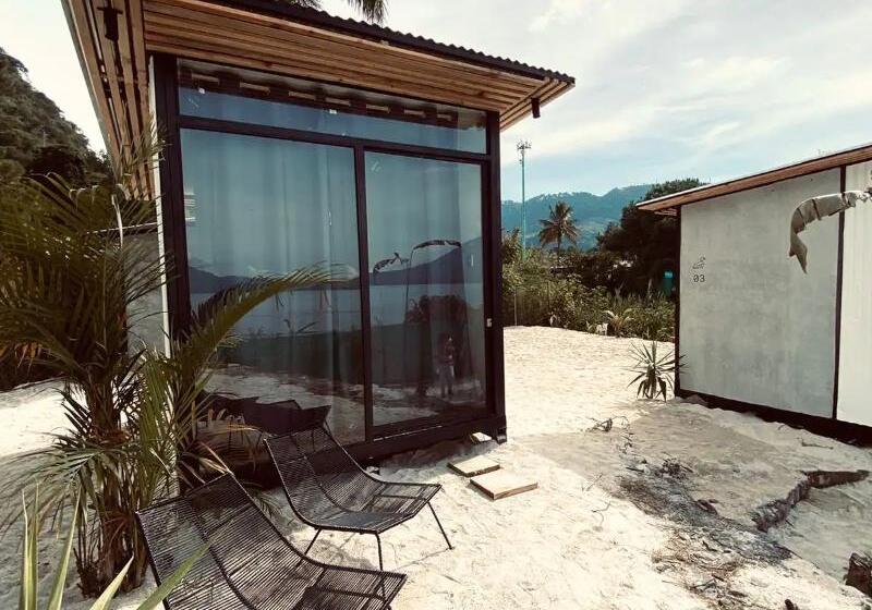 هتل کپسول Azul Rosa Party Lodging