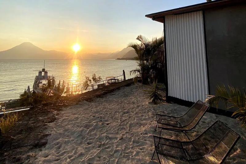 هتل کپسول Azul Rosa Party Lodging