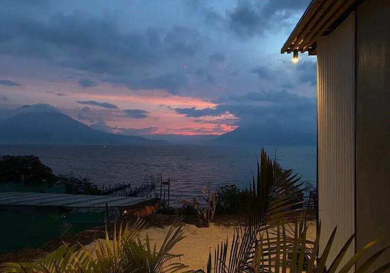 هتل کپسول Azul Rosa Party Lodging