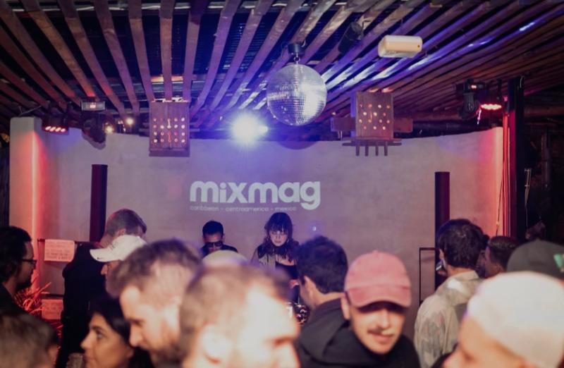 هتل کپسول Azul Rosa Party Lodging