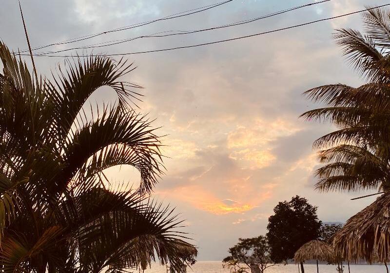 هتل کپسول Azul Rosa Party Lodging