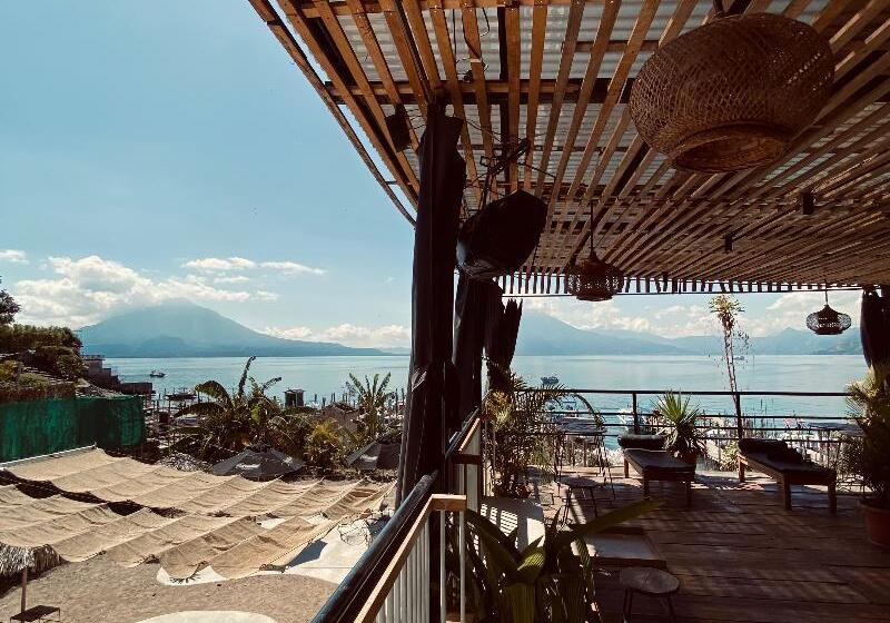 هتل کپسول Azul Rosa Party Lodging