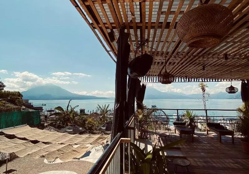 هتل کپسول Azul Rosa Party Lodging
