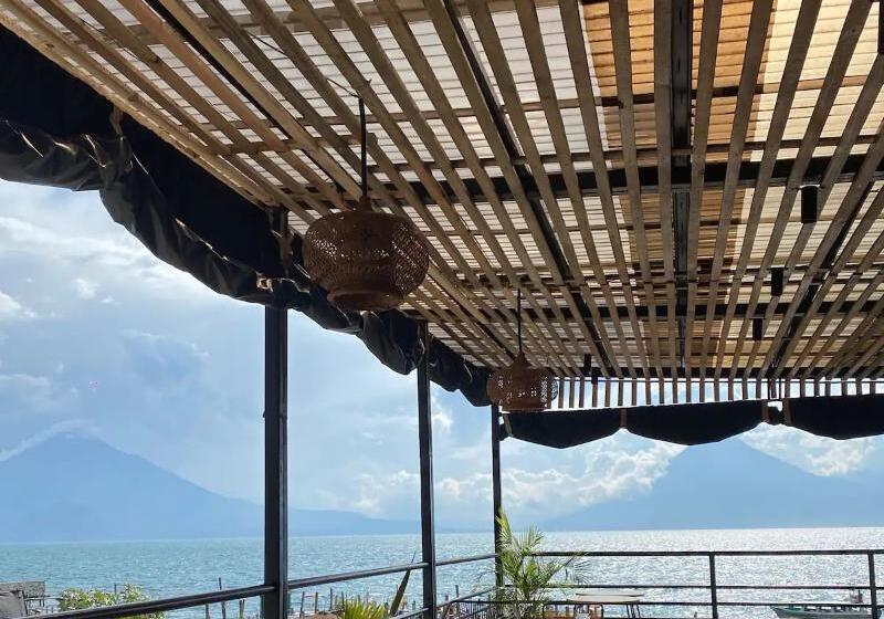 هتل کپسول Azul Rosa Party Lodging