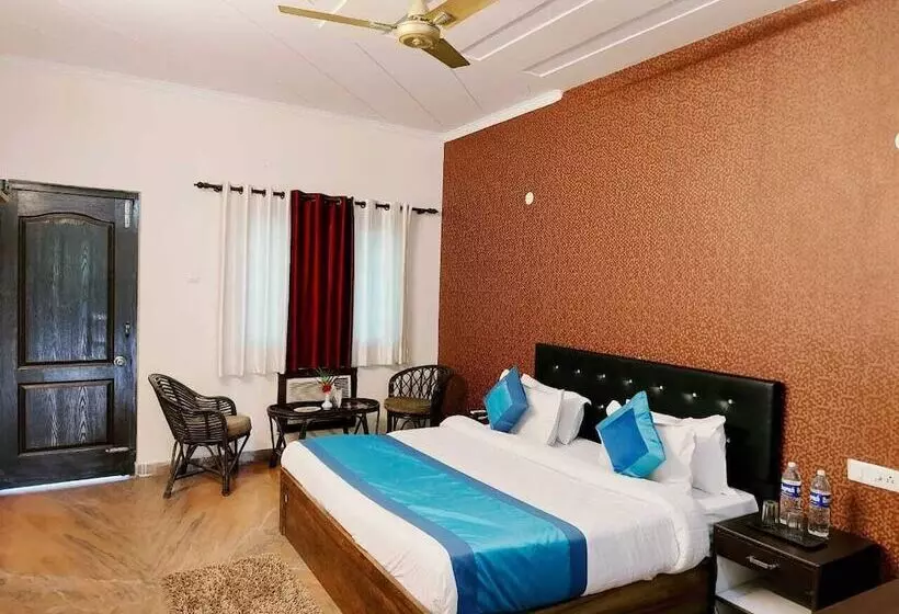 Hotelli Royals Moonlight Resort,corbett