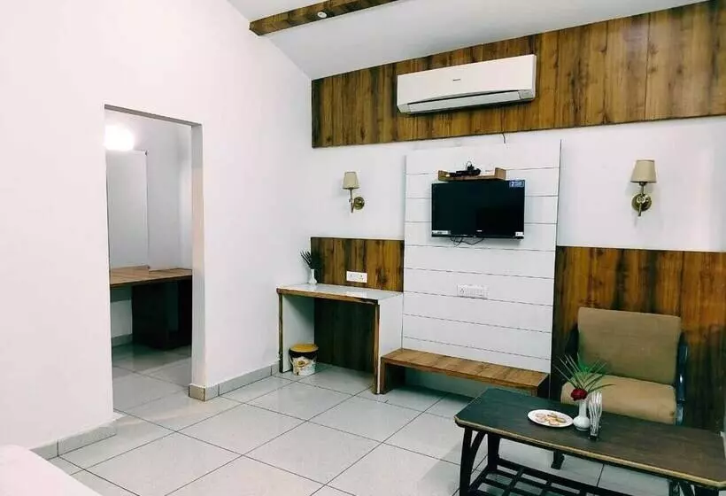 Hotelli Royals Moonlight Resort,corbett