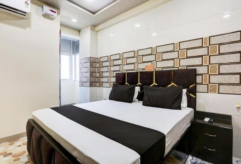 Oyo Flagship Hotel M. R Galaxy