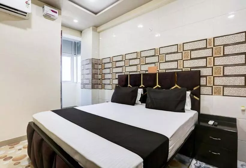 Oyo Flagship Hotel M. R Galaxy