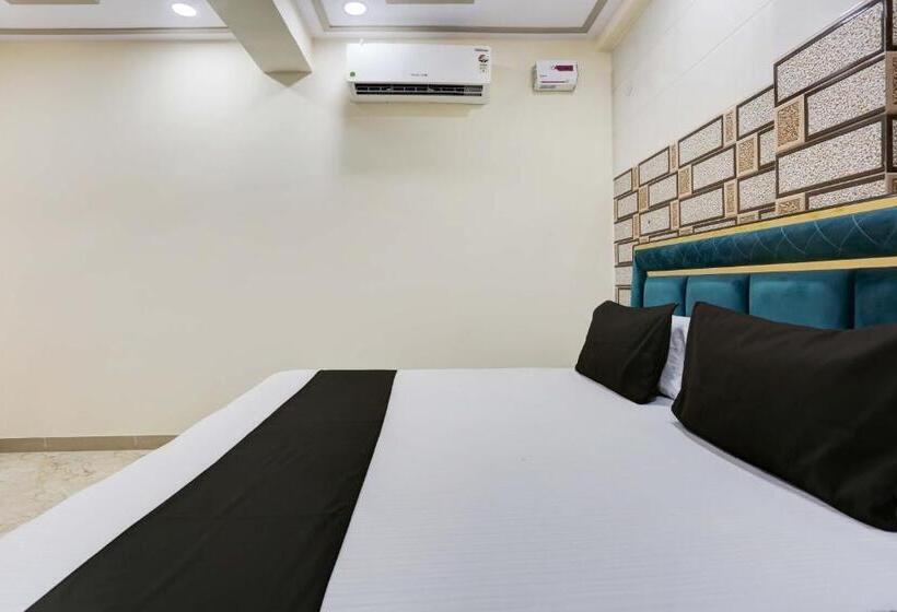 Oyo Flagship Hotel M. R Galaxy