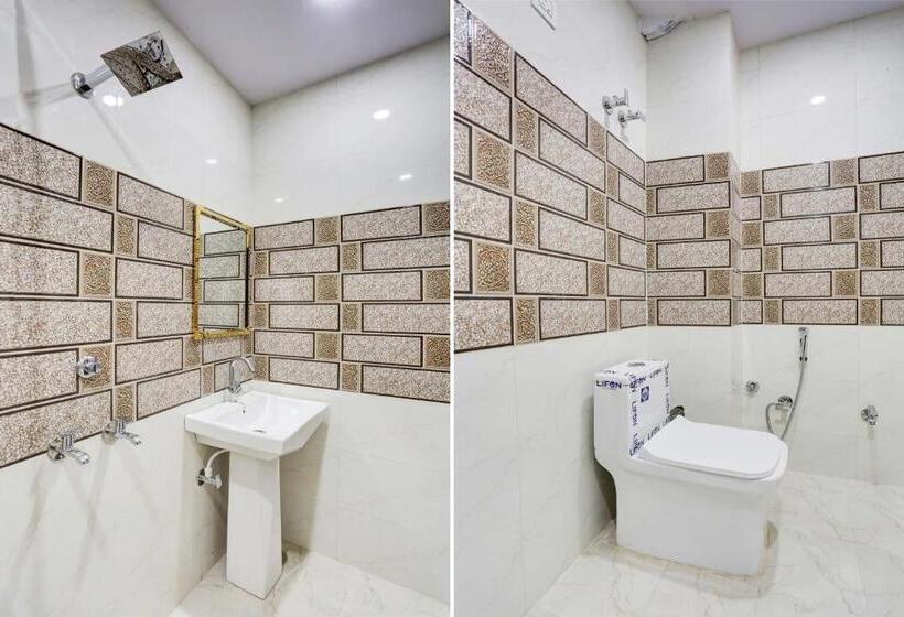 Oyo Flagship Hotel M. R Galaxy