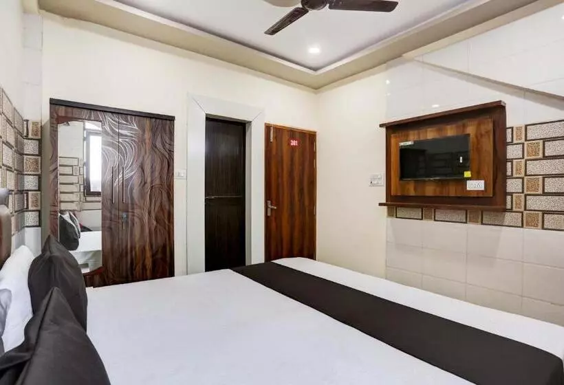 Oyo Flagship Hotel M. R Galaxy