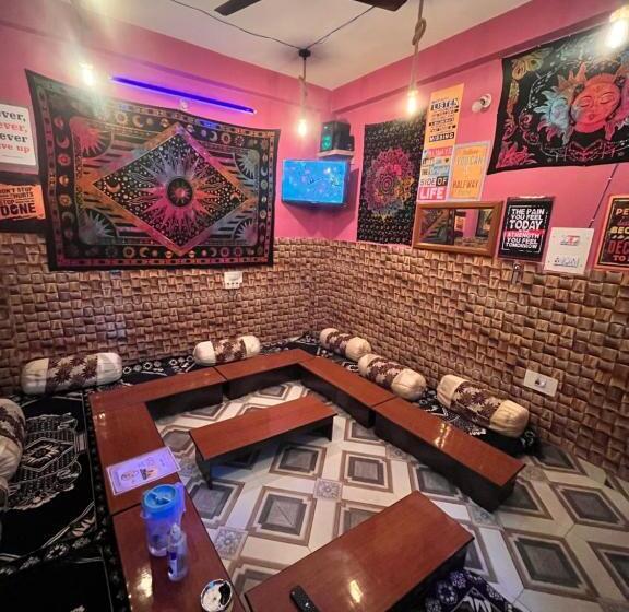 ペンション Himalyan Hideout River Side