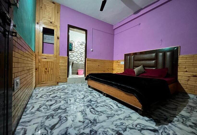 ペンション Himalyan Hideout River Side