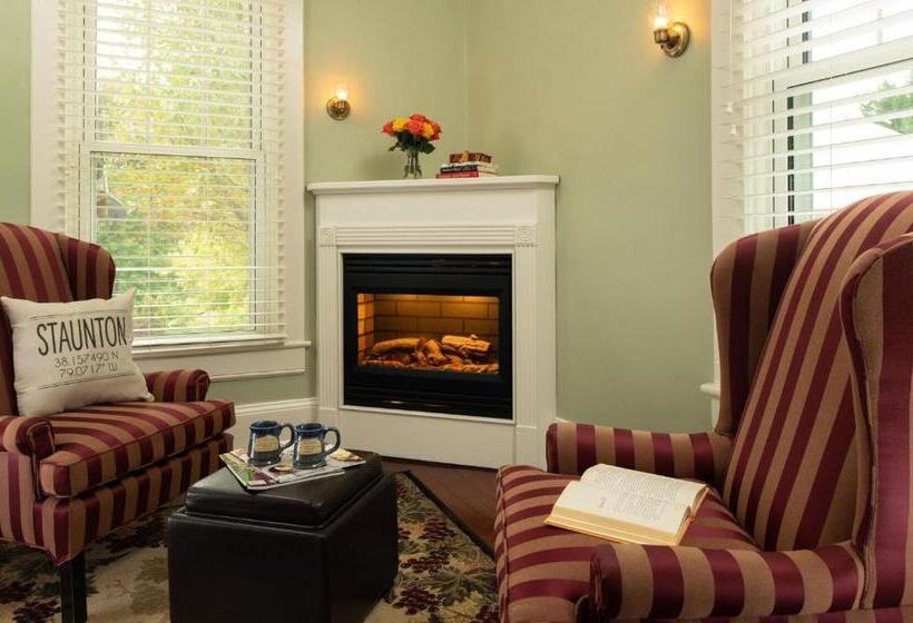 Bed and Breakfast Steeles Tavern Manor