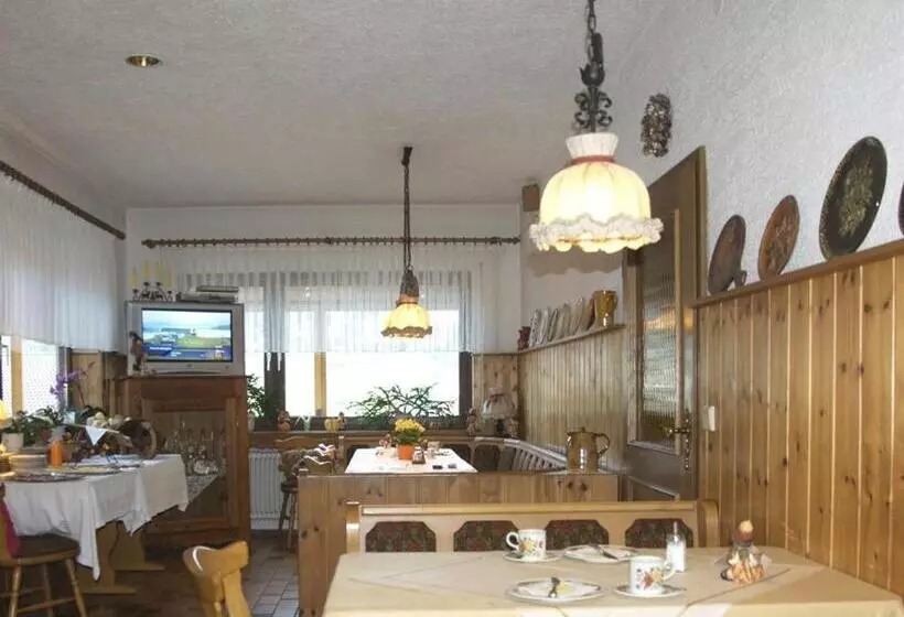 Hotelli Gästehaus Heller