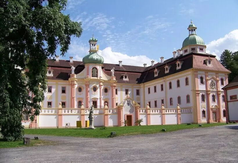 Hotelli Gästehäuser St. Marienthal