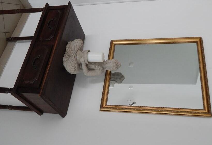 פנסיון Jacaranda Guesthouse