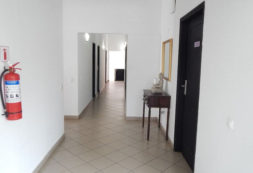 פנסיון Jacaranda Guesthouse