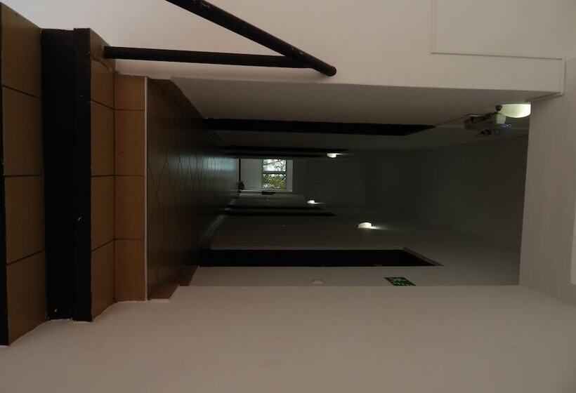 פנסיון Jacaranda Guesthouse