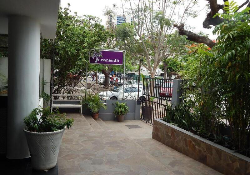 פנסיון Jacaranda Guesthouse