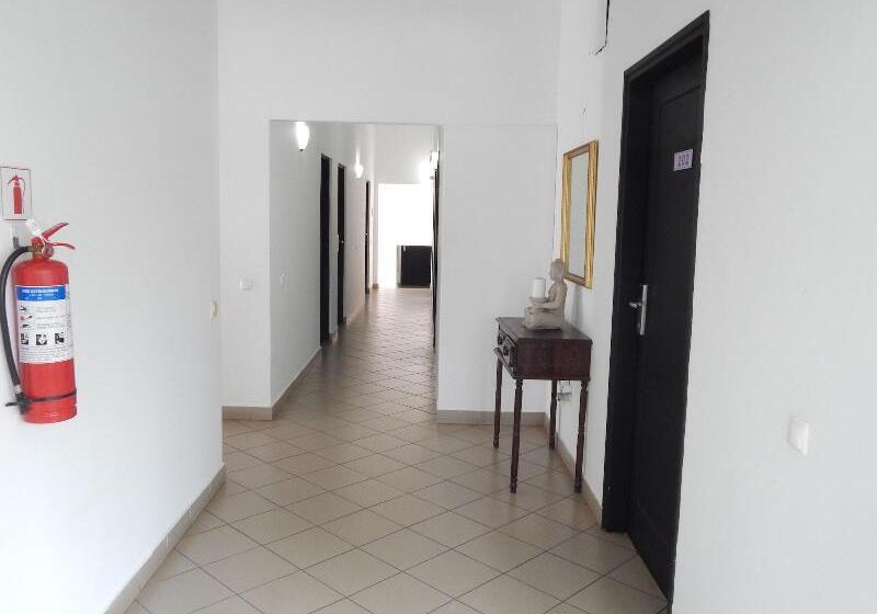 פנסיון Jacaranda Guesthouse